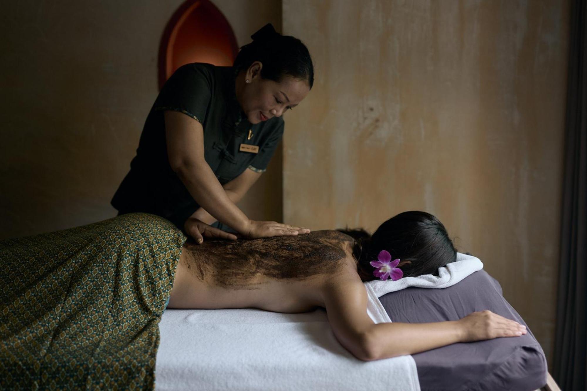 Dinso Resort & Villas Phuket, Vignette Collection By Ihg Patong Exterior photo Thai massage