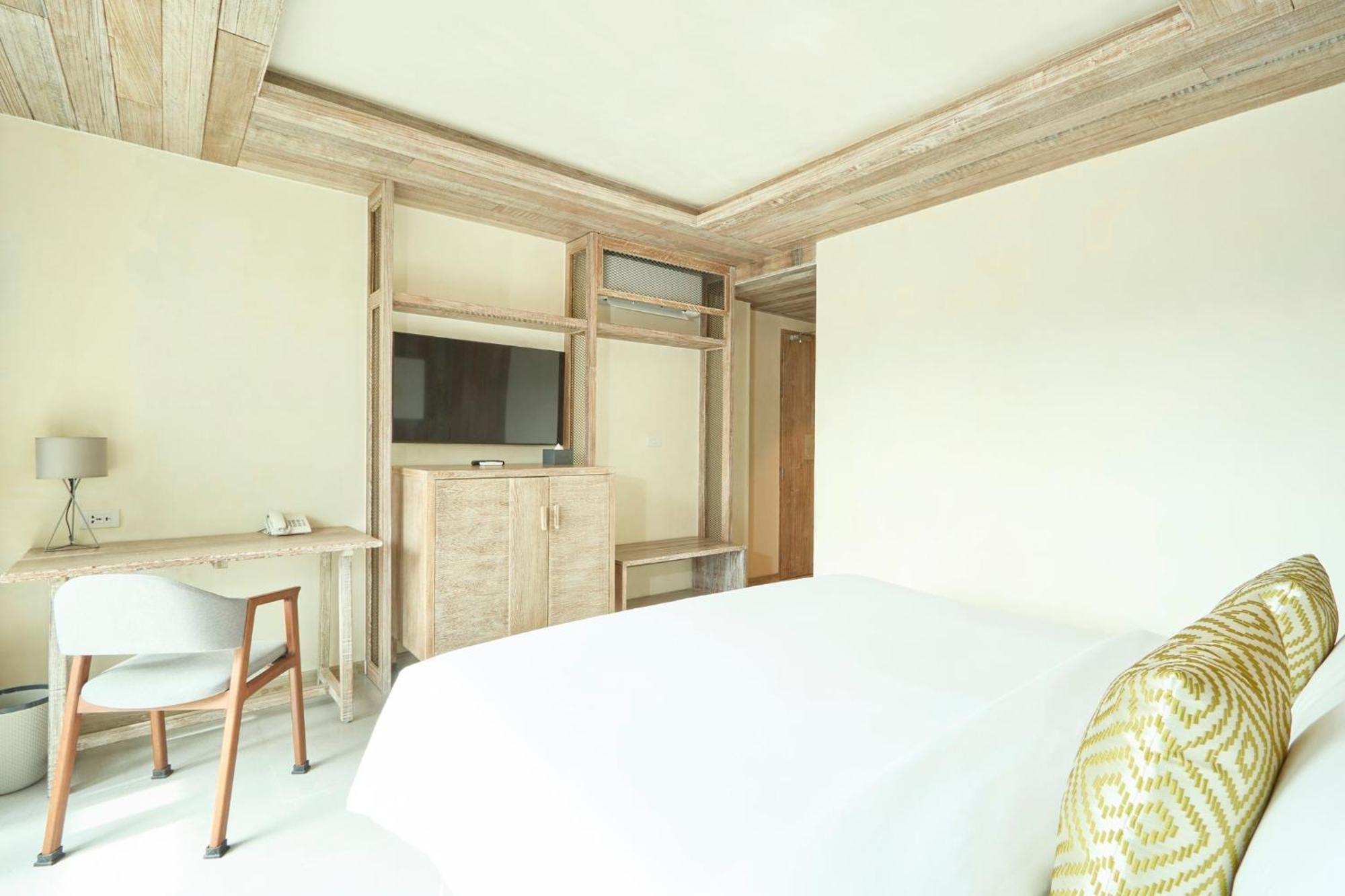 Dinso Resort & Villas Phuket, Vignette Collection By Ihg Patong Exterior photo
