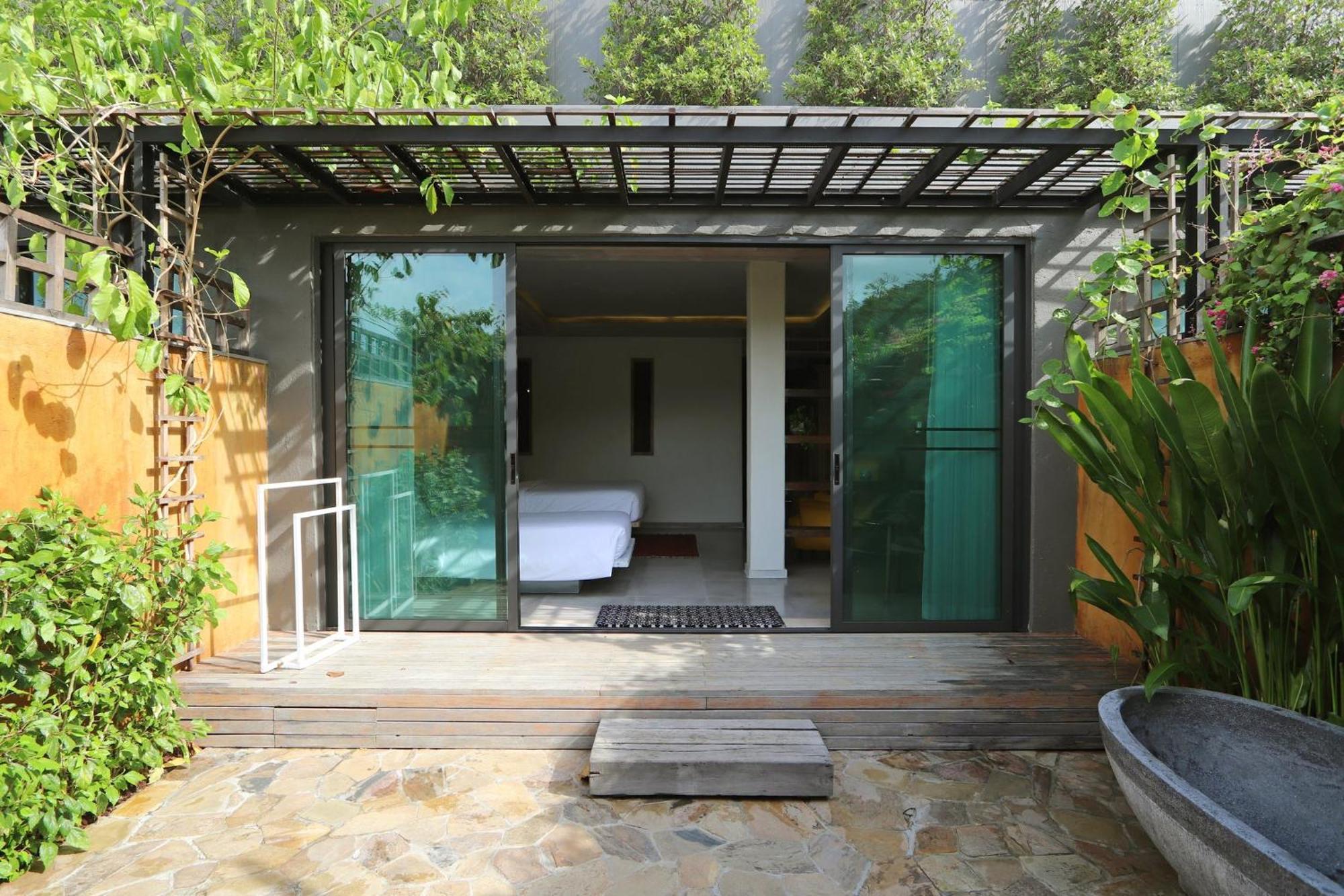 Dinso Resort & Villas Phuket, Vignette Collection By Ihg Patong Exterior photo